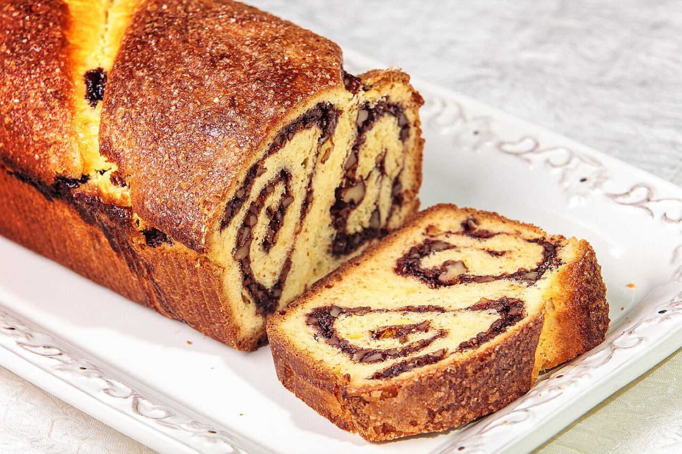 Cozonac — pão doce romeno de Natal com nozes e cacau